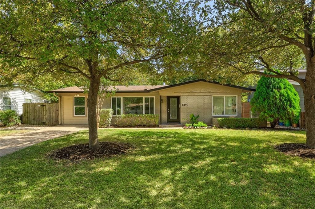 Foto principal - 7811 Lazy Ln
