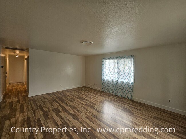 Foto del edificio - Spacious 3-Bedroom House with Gated Pool in Panorama Heights Coming Available Soon!