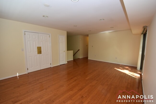 Building Photo - 1430 oak bluff road