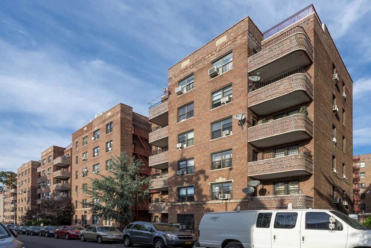 Primary Photo - 3435 76th St