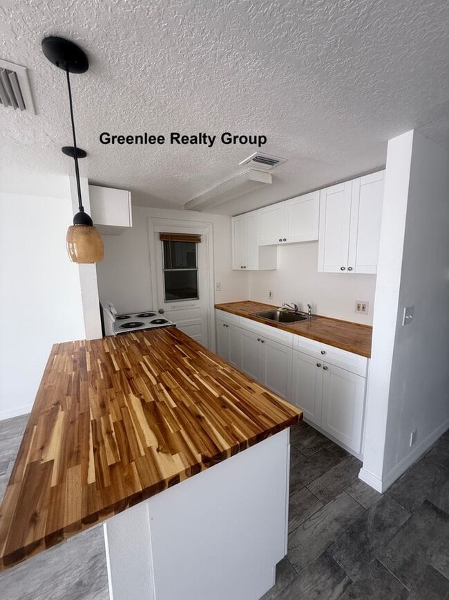 Building Photo - Adorable 2 Bed/2 Bath Villa in the 55+ New...