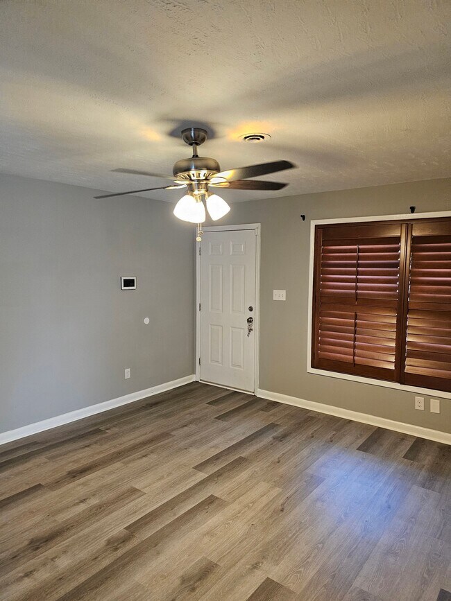 Foto del edificio - 1422 Ridgewood Dr