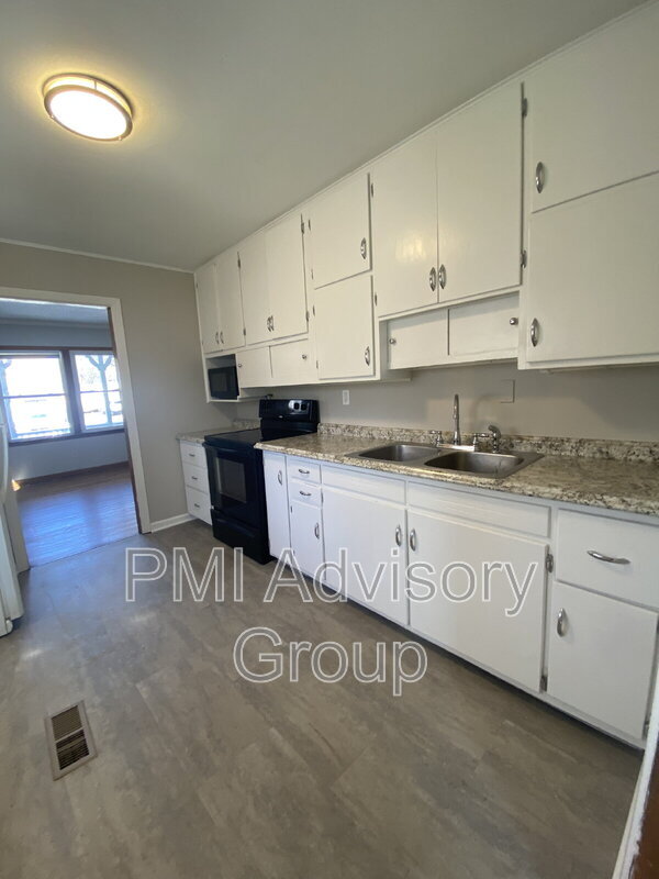 Foto del edificio - 745 SE Pinecrest Dr