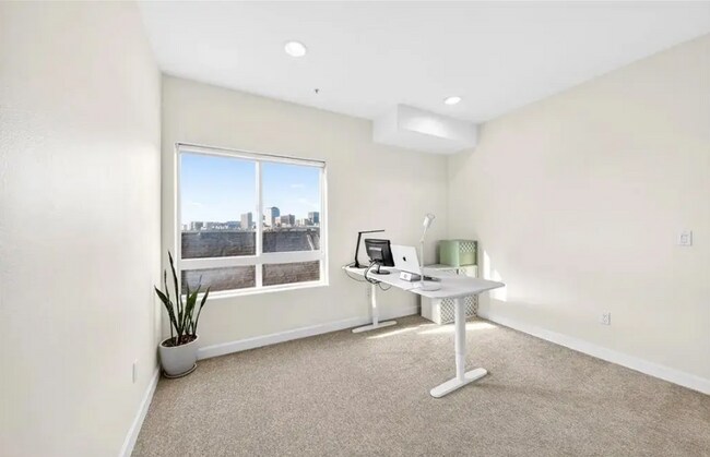 Cama1 - 2321 W 10th St