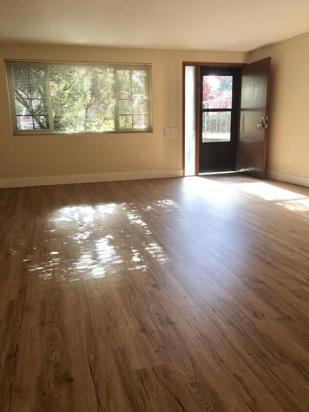 Primary Photo - 1 bedroom in Seattle WA 98117