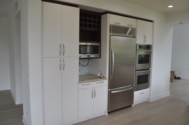 Building Photo - 3BR+/3BA EXECUTIVE HOME IN EVER POPULAR RI...