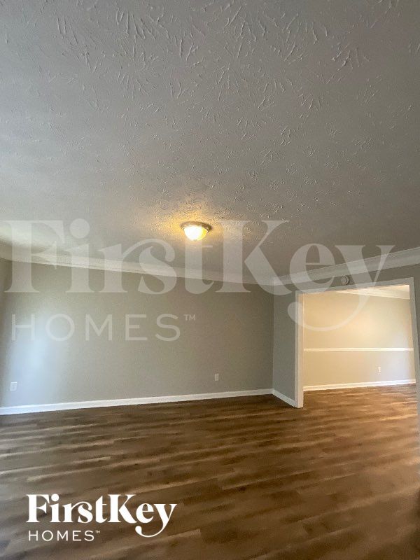 Building Photo - 10735 Starling Trail