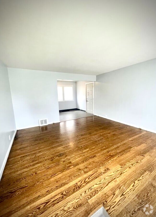 Building Photo - 4434 Huron Cir