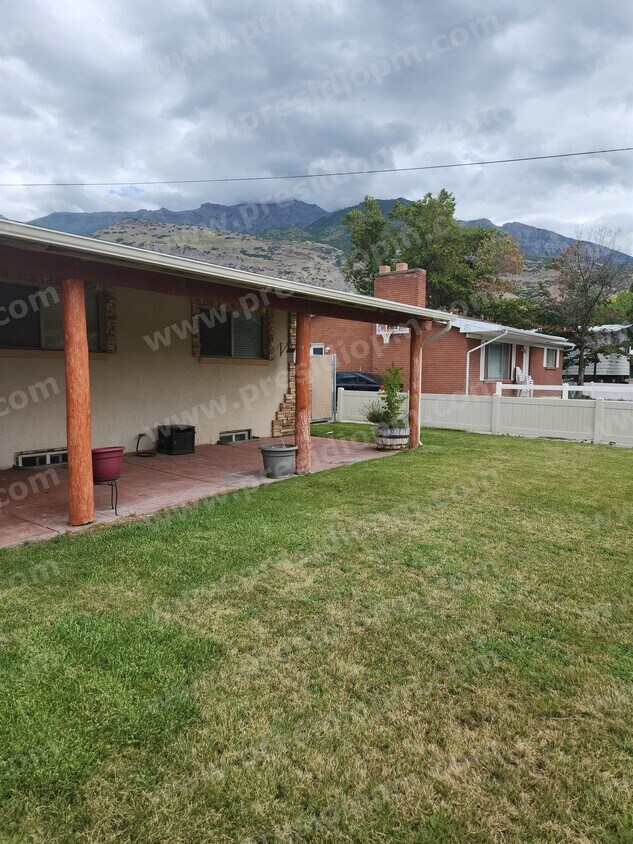Primary Photo - 325 E 400 N St