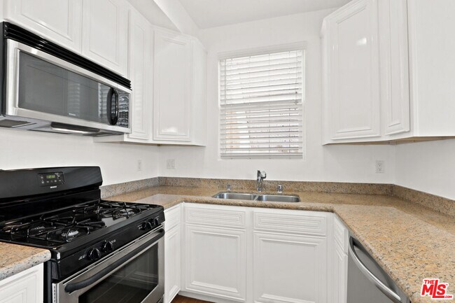 Building Photo - 5430 Bellingham Ave