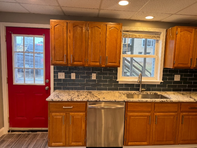 Building Photo - 100 Nesbitt St