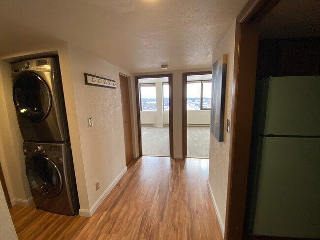 Building Photo - 1113 W Fireweed Ln