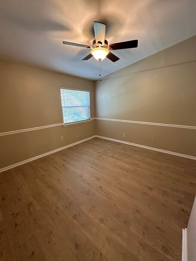 Building Photo - 8521 J R Manor Dr