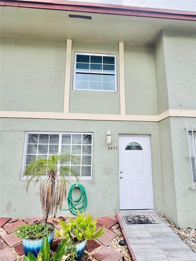 Foto del edificio - 3977 W 9th Ln