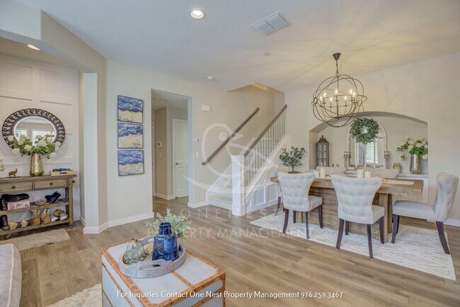 Foto del edificio - Upgraded Lincoln Crossing Oasis | Walking distance to MANY ammenities