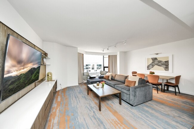 Building Photo - 1300 Lamar St