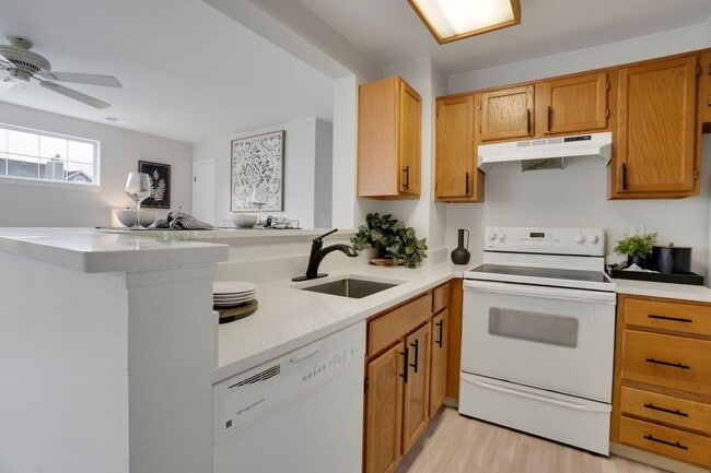 Foto del edificio - Charming 2 bed 1 bath Condo in Centennial!