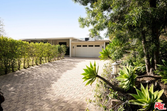 Building Photo - 1845 Loma Vista Dr