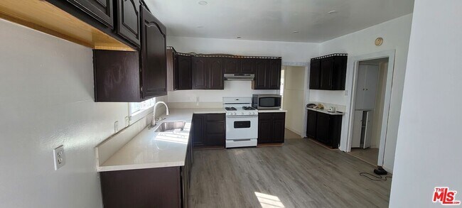 Foto del edificio - 1240 S Lucerne Blvd