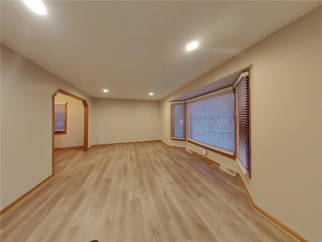 Building Photo - 956 Meadow Ave