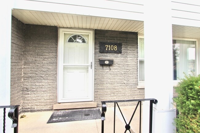 Building Photo - 7108 W Niles Ave