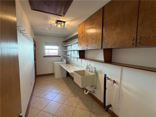 Foto del edificio - 4840 Rye St