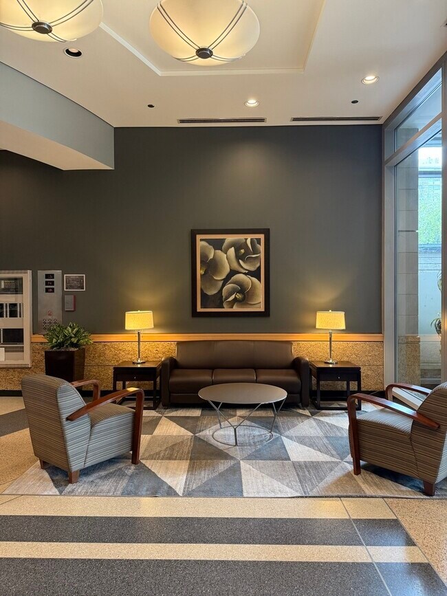 Building Photo - 1600 S Prairie Ave