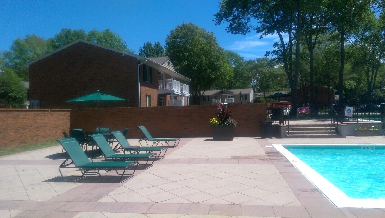 Foto del edificio - 45 Country Club Dr