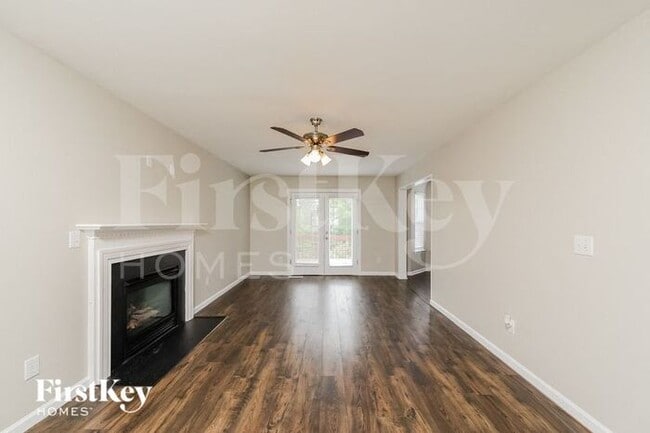 Building Photo - 330 Creekview Drive