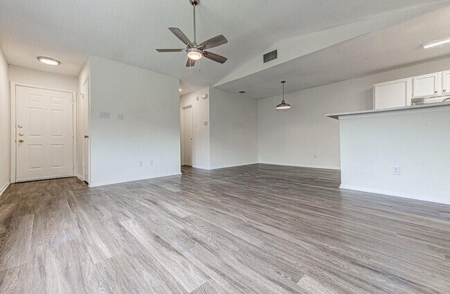 Foto del edificio - 7914 West Gate Blvd