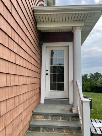 Building Photo - 3 Enclave Ct