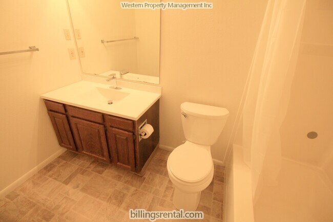 Baño - 1584 Governors Blvd
