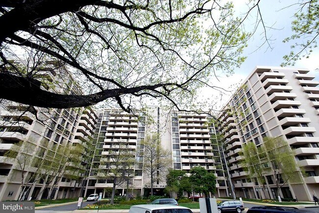 Foto del edificio - 4141 Henderson Rd