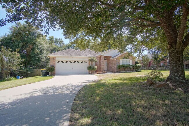 Foto del edificio - Spacious Oak Meadows Home in Milton with Multiple Living Areas, Fenced Yard & 1/2 Off First Month...