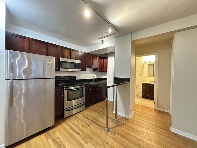 Foto del edificio - 4180 N Marine Dr