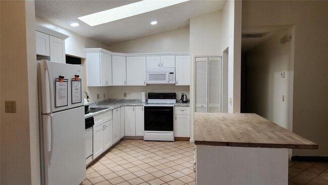 Foto del edificio - 2249 SE Melaleuca Blvd