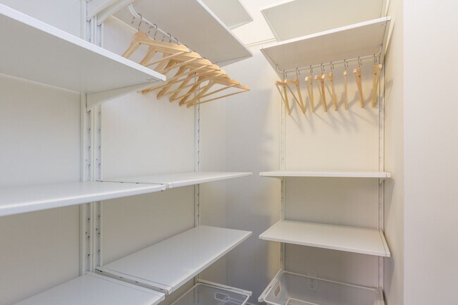 Foto del edificio - 1558 E Montgomery Ave