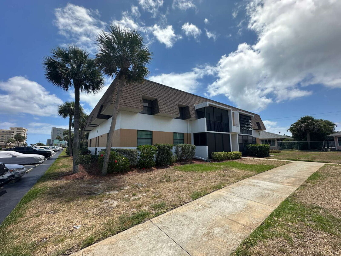 Primary Photo - 2 bedroom, 2 bathroom condo across from th...