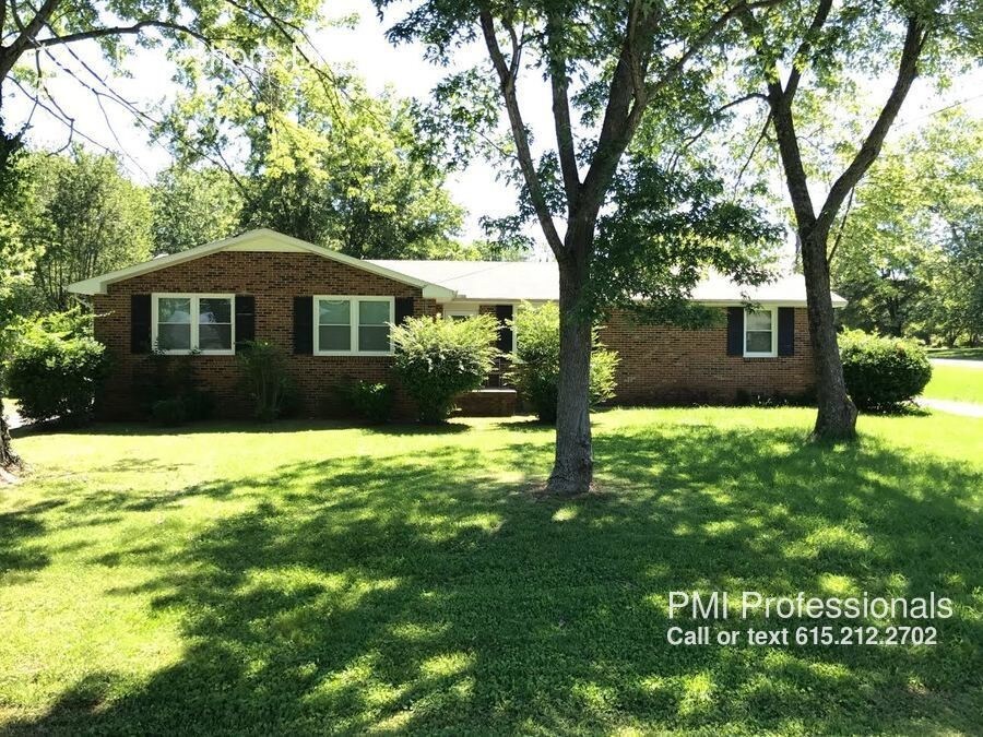 Building Photo - 1211 Lakeshore Dr