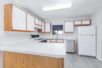 Building Photo - 4825 N Robert Rd