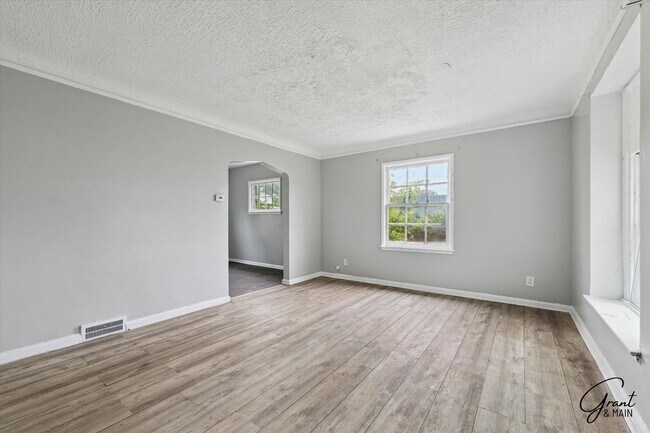 Foto del edificio - 18330/18332 Kelly Rd - Wise Man Investing LLC