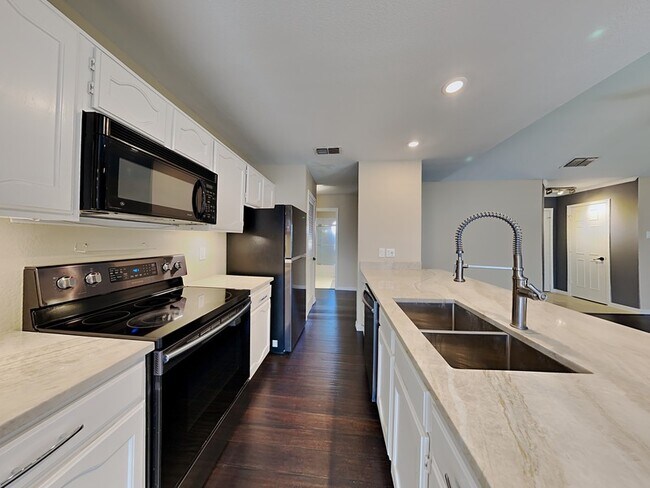 Building Photo - 3401 Monticello Park Pl