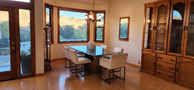 Foto del edificio - 3556 Mesa Verdes Dr