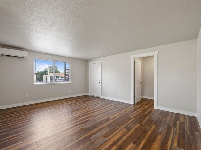 Building Photo - 1501 W 14th Ave
