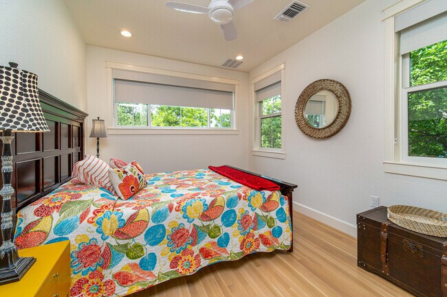Foto del edificio - 509 E Live Oak St