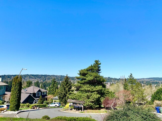 Building Photo - Beautiful 3-Bedroom Home with A/C in Priva...