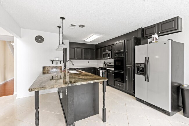 Foto del edificio - 2204 Bowie Ln