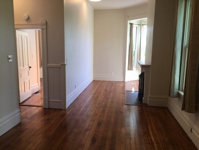 Building Photo - Great North Oakland top floor unit, close ...