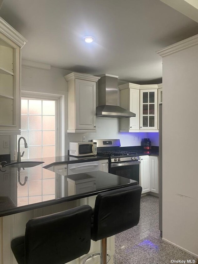 Primary Photo - 26-46 30th St
