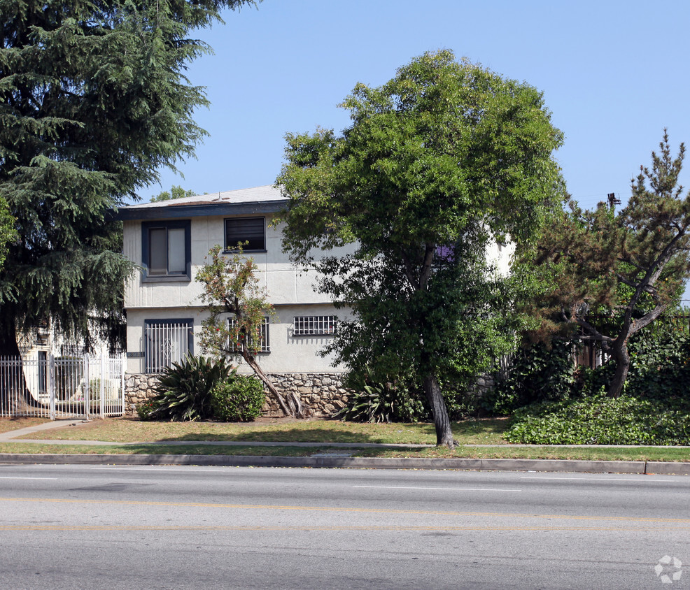 Foto principal - 18127 Roscoe Blvd